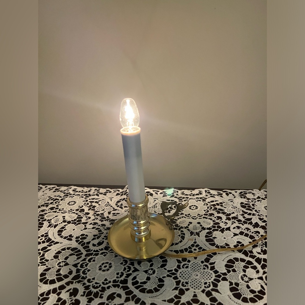 Vintage Elegant Gold Candle-Style Lamp